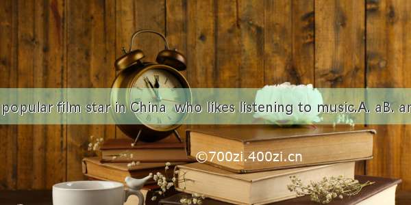 Ge You is  popular film star in China  who likes listening to music.A. aB. anC. theD. ∕
